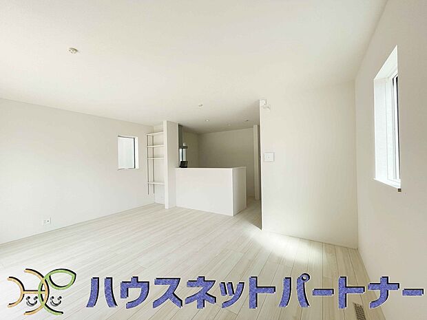 お料理できたらカウンターから手渡しができます。家族で会話をしながらお料理を楽しく。