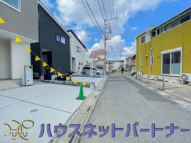 前面道路でお車を駐車するのも楽々。