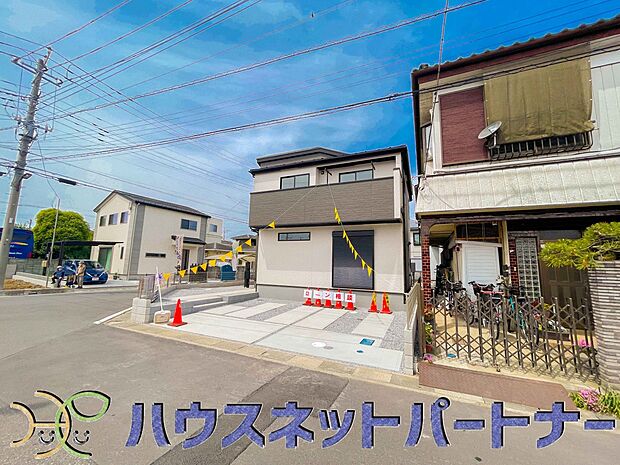 前面道路でお車を駐車するのも楽々。