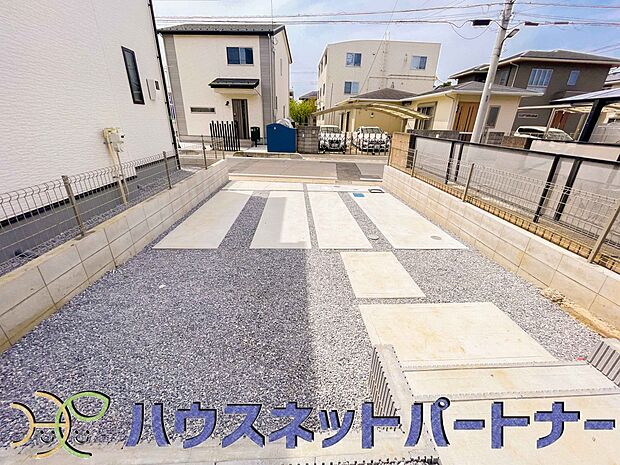 前面道路の日当たりの良い明るいお家。