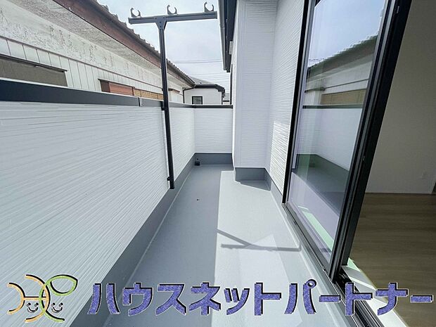 洗濯物を干したり、布団を干したり、ゴミを一時保管したり…