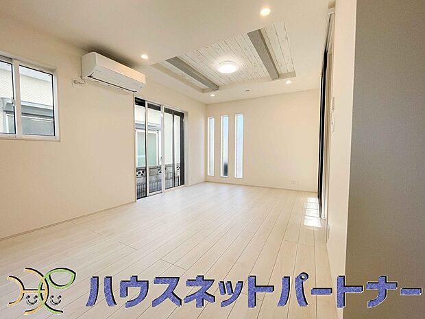 通風・採光に優れ、心地よい光と風が溢れています。 贅沢で豊かな居住性と、プライドを満たすクオリティが見事に調和した住空間。新築ならではの快適なひとときをご体感頂ける筈です。