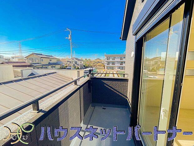洗濯物を干したり、布団を干したり、ゴミを一時保管したり…