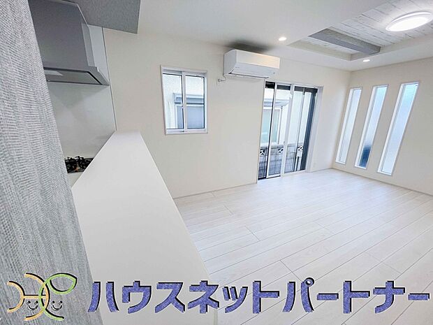 家族の様子を見ながらキッチンでお料理。一日の出来事を会話しながらの家事は嬉しいコミュニケーション。