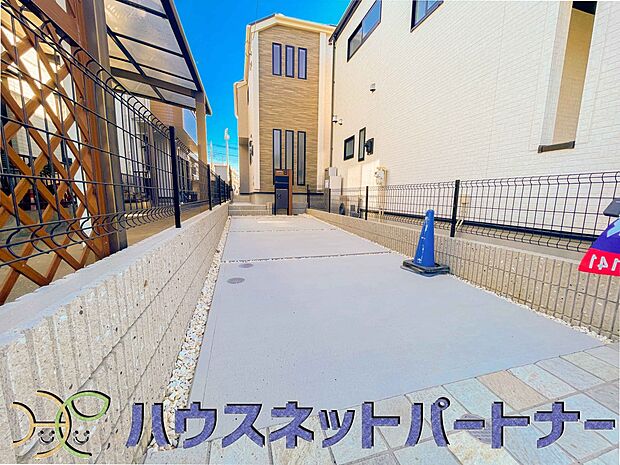 戸建ての購入を検討することになったきっかけに「駐車場を持てること」を挙げる方が多くいらっしゃいます。駐車場代金を支払続ける必要がないことは、駐車場付き戸建を持つ最大のメリットです。