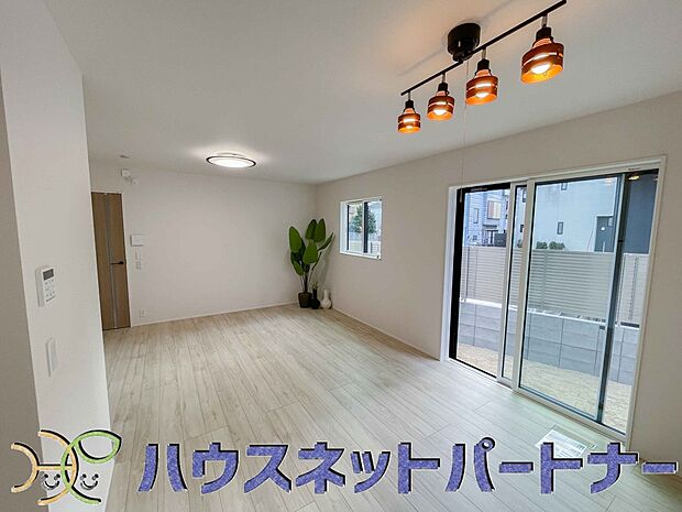 うららかな陽射しがどのお部屋にも降り注ぎますように、快適さを追求した間取設計。得難い立地環境での生活を恵みの豊かな永住の地へと変えてくれます。