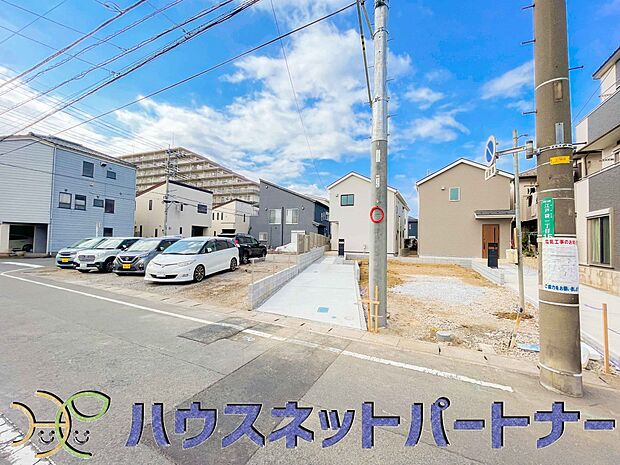 前面道路でお車を駐車するのも楽々。