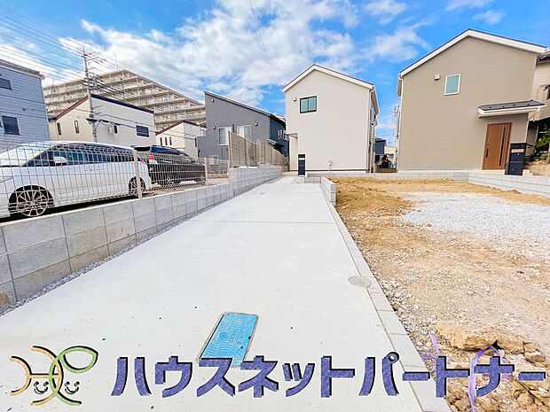 通勤や家族の送迎など、毎日の生活にマイカーが欠かせない方にとって駐車場は大事な条件。敷地内にカースペースがあれば、お出かけやお買い物の際の搬入出もらくらくです。