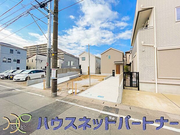 前面道路の日当たりの良い明るいお家。