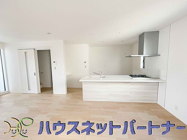 陽だまりのある光彩豊かなリビングは、何よりも快適で心休まる時間を過ごせます。