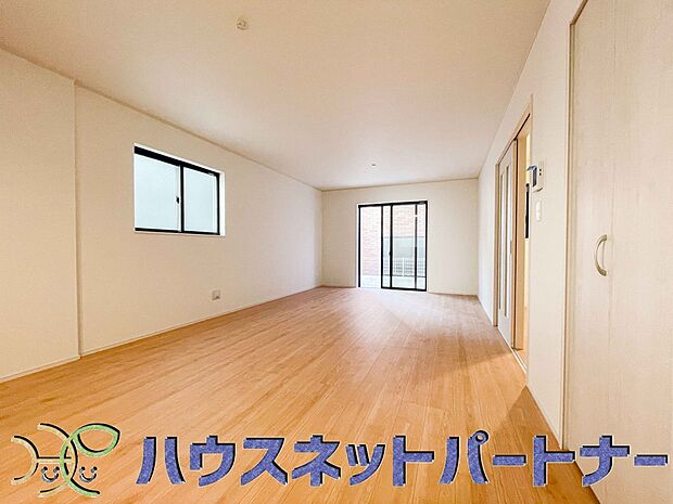 うららかな陽射しがどのお部屋にも降り注ぎますように、快適さを追求した間取設計。得難い立地環境での生活を恵みの豊かな永住の地へと変えてくれます。