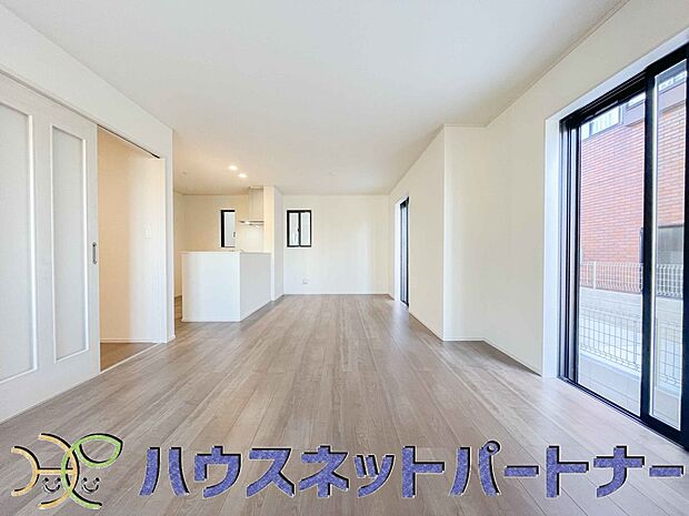 インテリアショップで見掛けた「あの家具」も置ける、ゆったりとした空間。時に広さが上質な寛ぎの時間になる事も。