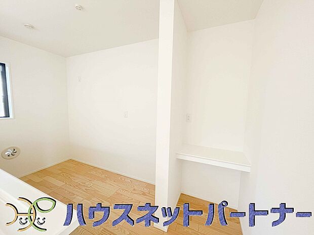キッチンにある収納スペースは広々。お料理に必要な調味料をたくさん保存できます。