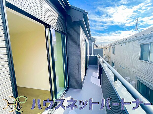 洗濯物を干したり、布団を干したり、ゴミを一時保管したり…