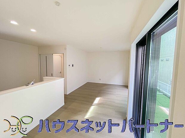 お料理できたらカウンターから手渡しができます。家族で会話をしながらお料理を楽しく。
