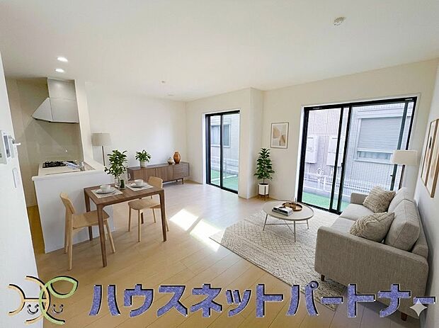 インテリアショップで見掛けた「あの家具」も置ける、ゆったりとした空間。時に広さが上質な寛ぎの時間になる事も。