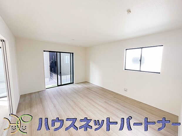 整然とした空間演出、快適な理想の暮らしの実現は家のみの拘りではなく、そこで暮らす方々にとって素敵な環境であることも挙げられると思います。四季折々の変化が奏でる鼓動を楽しんで下さい。