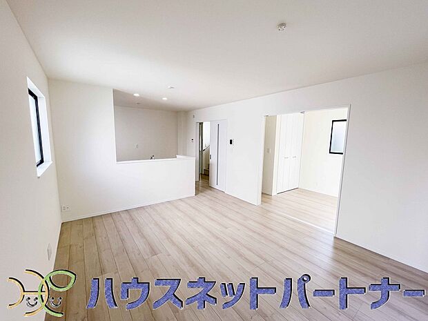 お料理できたらカウンターから手渡しができます。家族で会話をしながらお料理を楽しく。