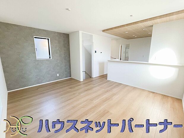 陽だまりのある光彩豊かなリビングは、何よりも快適で心休まる時間を過ごせます。