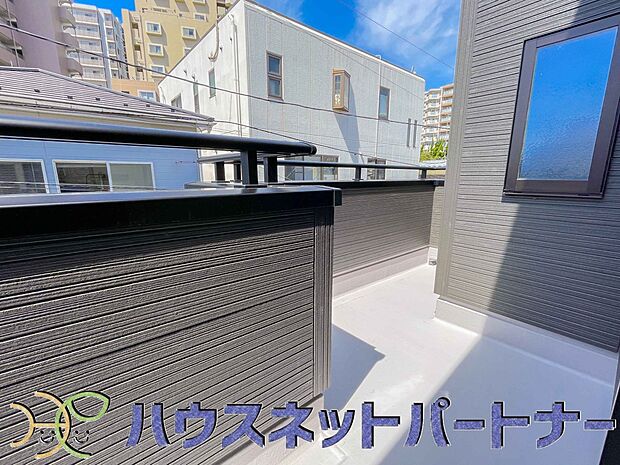 バルコニーから差し込む陽光・通風は、住環境・快適性と共に有り続ける貴重な「財産」です。この新築戸建に住まう事で手に入れるものは、きっと日常にとっても貴重な存在となるはずです。