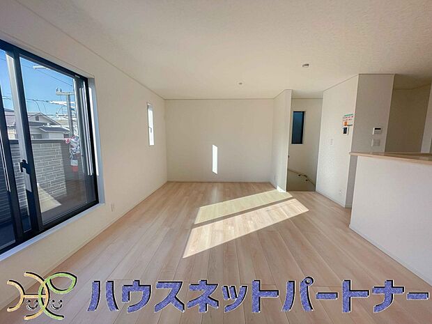 陽だまりのある光彩豊かなリビングは、何よりも快適で心休まる時間を過ごせます。