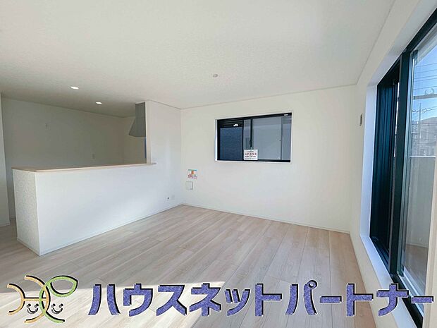 カウンターがあると配膳が楽なことがメリットの一つ。後片付けをするときも、ダイニングテーブルからあまり動かずに流し台へ運ぶことができるので便利です♪