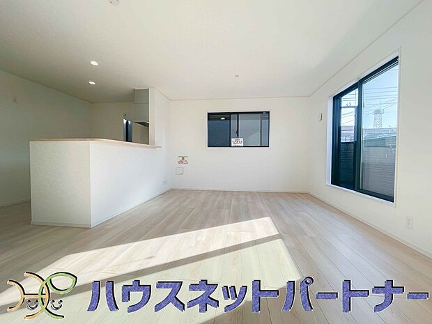 明るく開放的なダイニング。家族とのコミュニケーションが取りやすく、みんなの笑顔が溢れます。