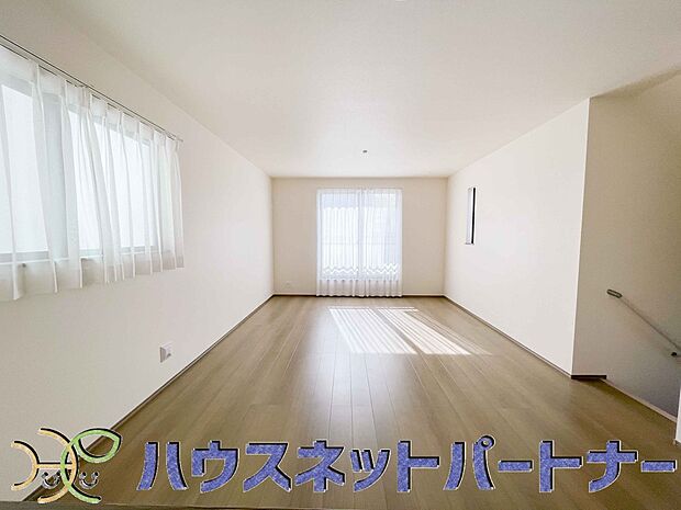 陽だまりのある光彩豊かなリビングは、何よりも快適で心休まる時間を過ごせます。