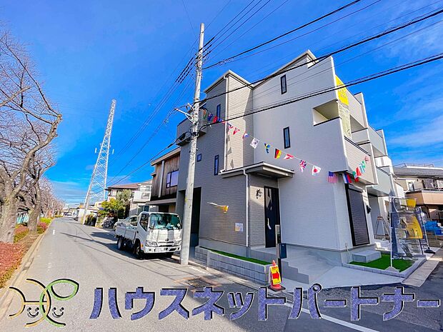 前面道路でお車を駐車するのも楽々。