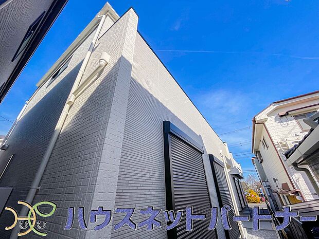 ここから始まる「日常」はご家族にとってかけがえのない時間となります。少しでも豊かに、快適に。そんな想いから本邸宅は生まれました。