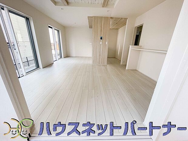 インテリアショップで見掛けた「あの家具」も置ける、ゆったりとした空間。時に広さが上質な寛ぎの時間になる事も。