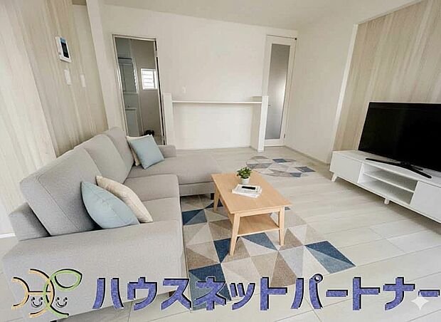 整然とした空間演出、快適な理想の暮らしの実現は家のみの拘りではなく、そこで暮らす方々にとって素敵な環境であることも挙げられると思います。四季折々の変化が奏でる鼓動を楽しんで下さい。