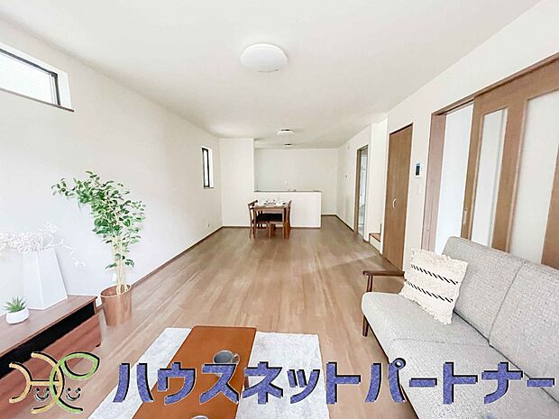 家族の温かさと陽光の暖かさ、楽しい毎日と明るい未来を予感させる「空間が織り成すひとつ先の住み心地」を演出します。