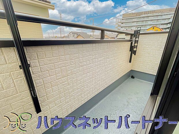 洗濯物を干したり、布団を干したり、ゴミを一時保管したり…