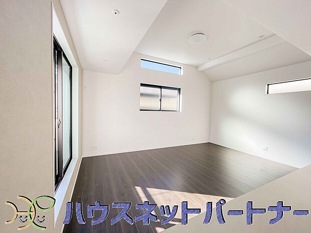 陽だまりのある光彩豊かなリビングは、何よりも快適で心休まる時間を過ごせます。