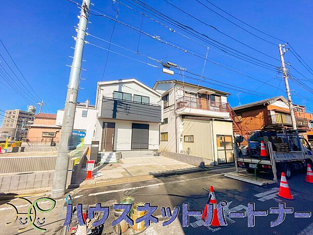 前面道路の日当たりの良い明るいお家。