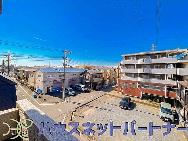 陽当りが良いと、洗濯物が乾きやすいですし、湿気やカビの心配も減るので快適です。寒い冬の日でも、日差しが届くと家の中が暖かくなりますね。