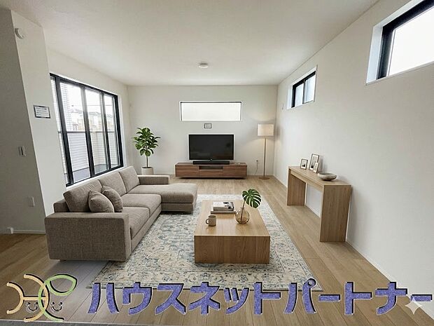 整然とした空間演出、快適な理想の暮らしの実現は家のみの拘りではなく、そこで暮らす方々にとって素敵な環境であることも挙げられると思います。四季折々の変化が奏でる鼓動を楽しんで下さい。(家具はイメージです