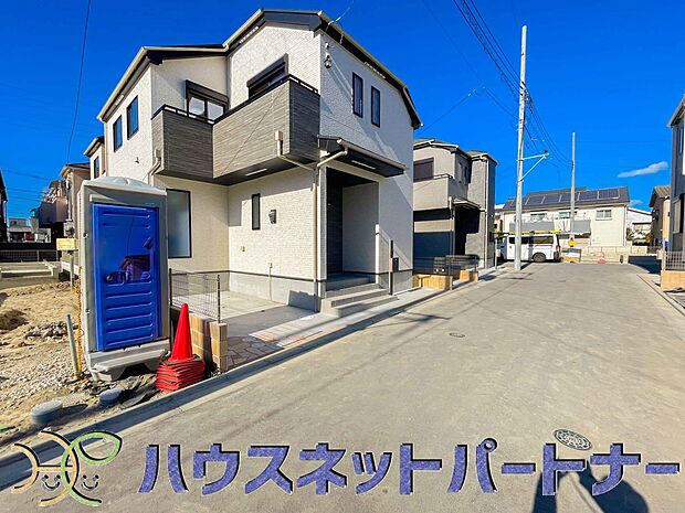 前面道路の日当たりの良い明るいお家。