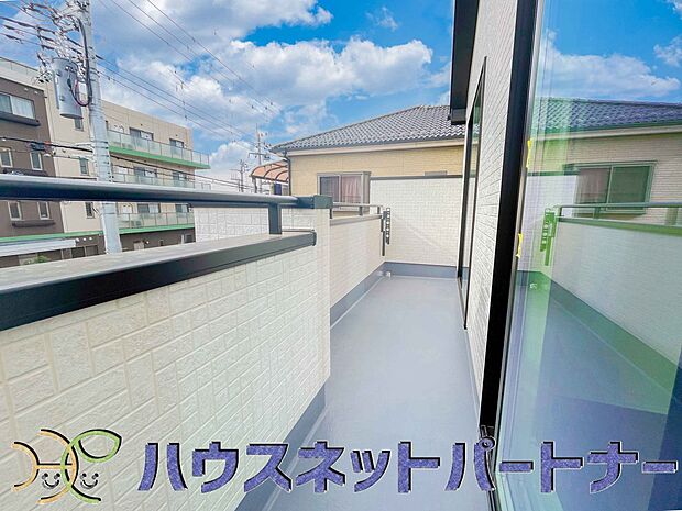 バルコニーから差し込む陽光・通風は、住環境・快適性と共に有り続ける貴重な「財産」です。この新築戸建に住まう事で手に入れるものは、きっと日常にとっても貴重な存在となるはずです。