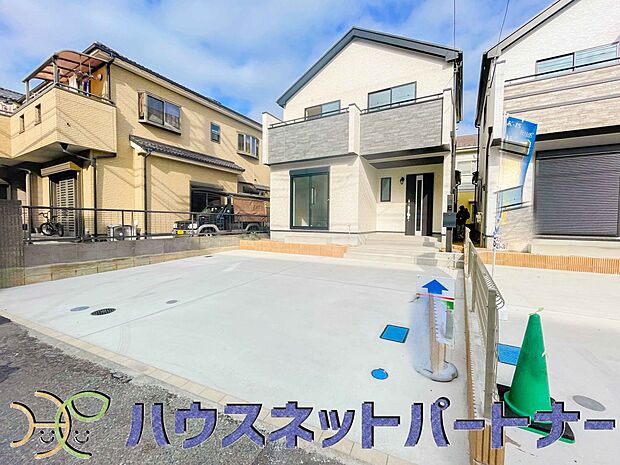 通勤や家族の送迎など、毎日の生活にマイカーが欠かせない方にとって駐車場は大事な条件。敷地内にカースペースがあれば、お出かけやお買い物の際の搬入出もらくらくです。