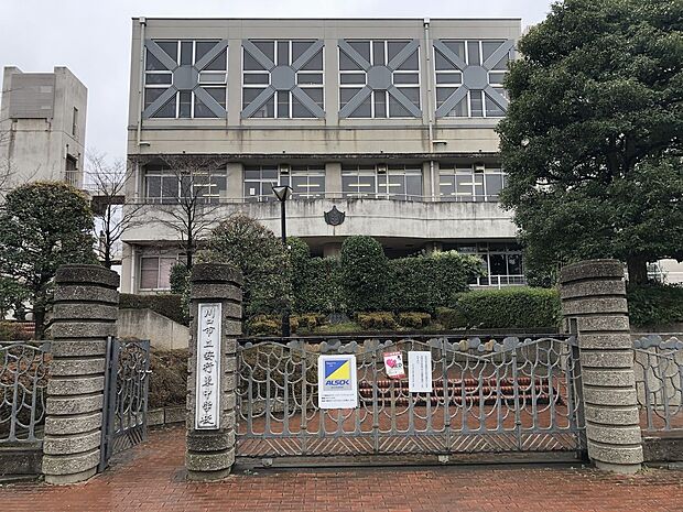 周辺環境-中学校(350m)安行東中学校