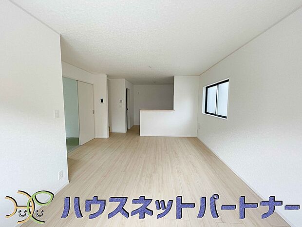 明るく開放的なダイニング。家族とのコミュニケーションが取りやすく、みんなの笑顔が溢れます。