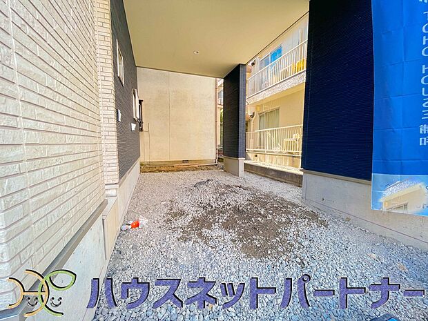 ビルトインガレージは、雨に濡れない。激しい雨の日に買い物から帰ってきたときなど、荷物も自分も濡れずに家の中に入れることは、奥さまにとってもうれしいはず。