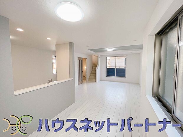 カウンターがあると配膳が楽なことがメリットの一つ。後片付けをするときも、ダイニングテーブルからあまり動かずに流し台へ運ぶことができるので便利です♪