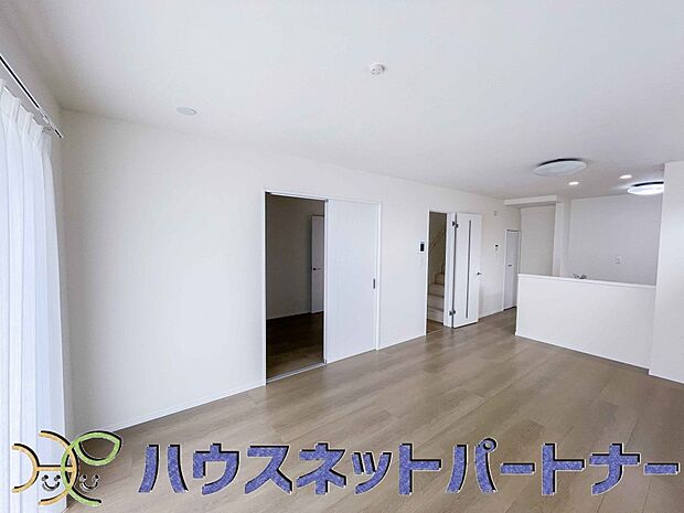 うららかな陽射しがどのお部屋にも降り注ぎますように、快適さを追求した間取設計。得難い立地環境での生活を恵みの豊かな永住の地へと変えてくれます。