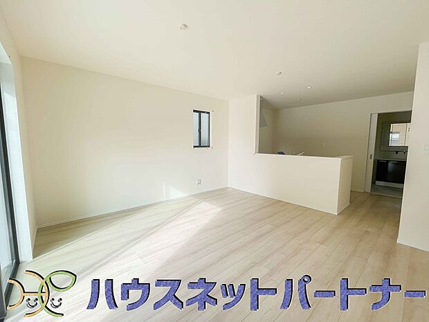 お料理できたらカウンターから手渡しができます。家族で会話をしながらお料理を楽しく。