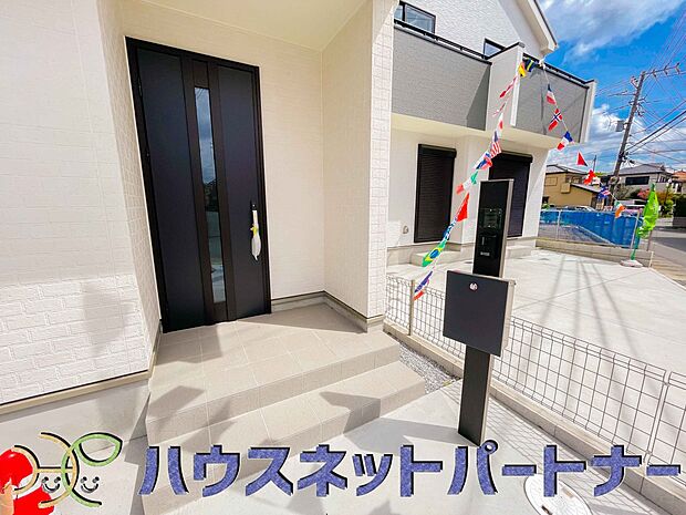 お客様も迎える玄関は高級感のある造りです。