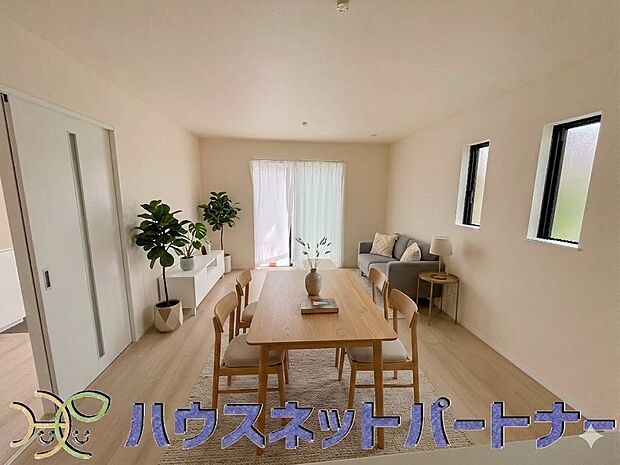 充実した生活は伸びやかな居室空間から始まります。快適に・伸びやかに。心の潤いを求める方々へ。（家具はイメージです）