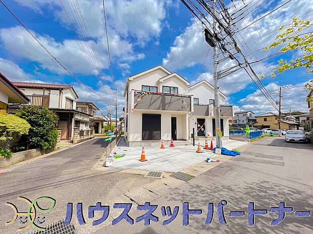 前面道路の日当たりの良い明るいお家。